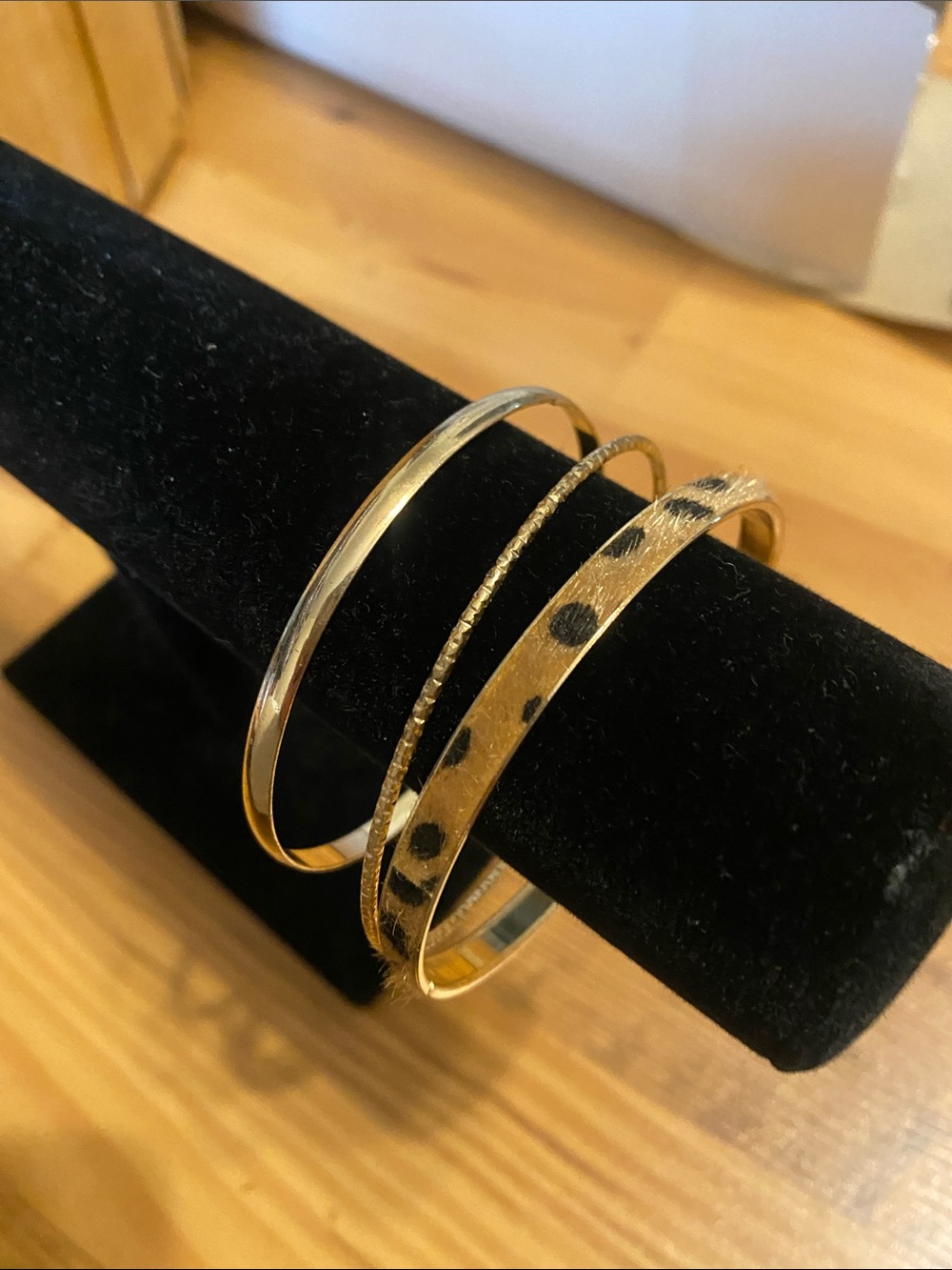 Gold Tone Leopard Print and Solid Bangle Bracelet Set - Women Jewelry